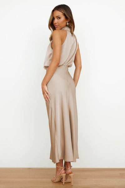 Theresa ™ | Long Dress with Halter Neck